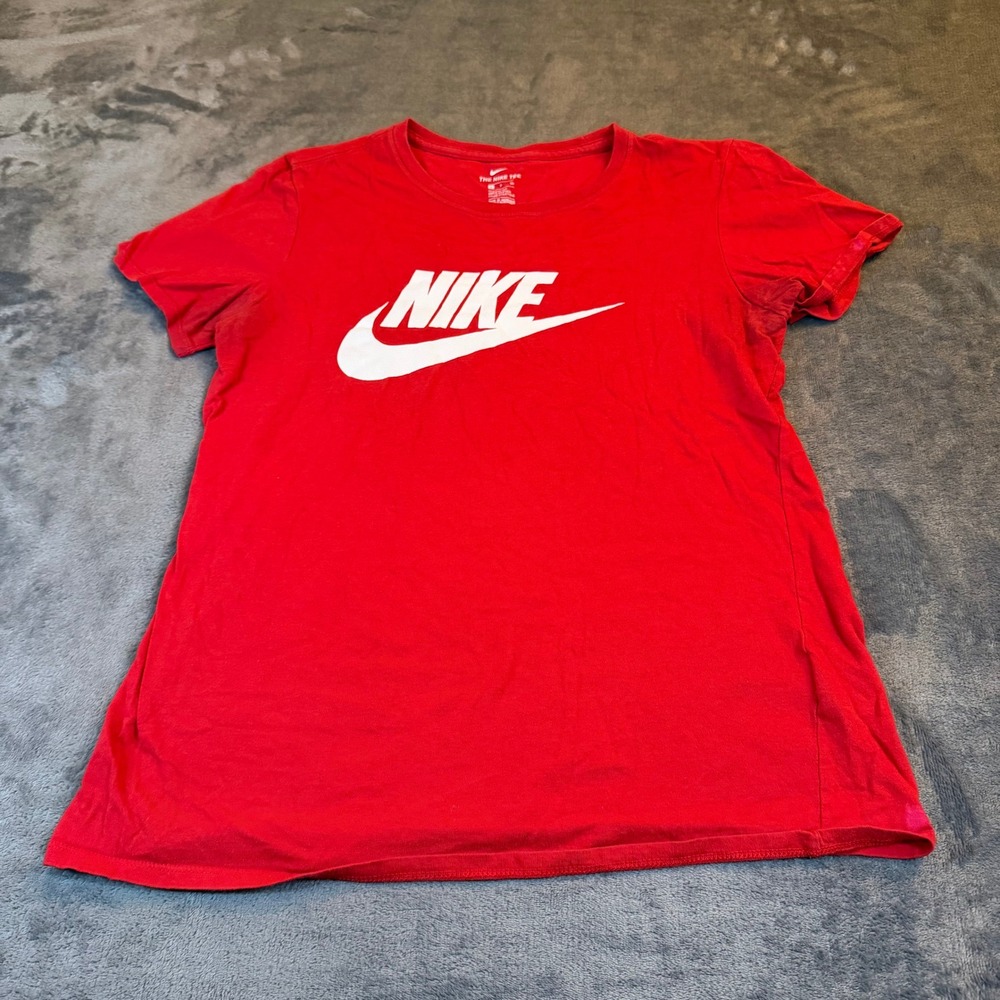 Nike Red Athletic Cut Tee Shirt Women's‎ Small Swoosh Logo Short Sleeve